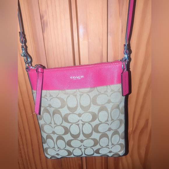 Coach North  South Swing Pack Fuchsia and Beige Crossbody Bag - Picture 4 of 9